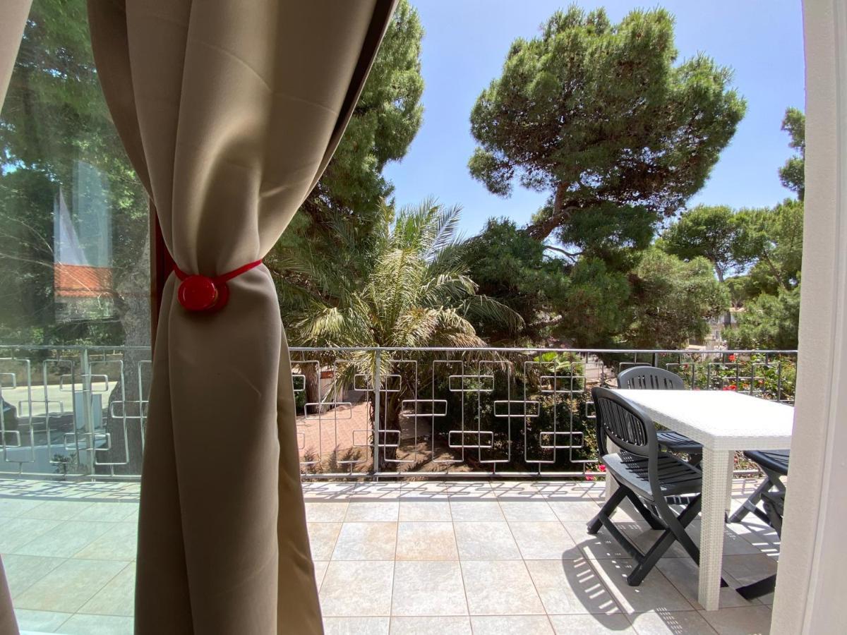 Sabrina Apartments Porto Pino Exteriér fotografie